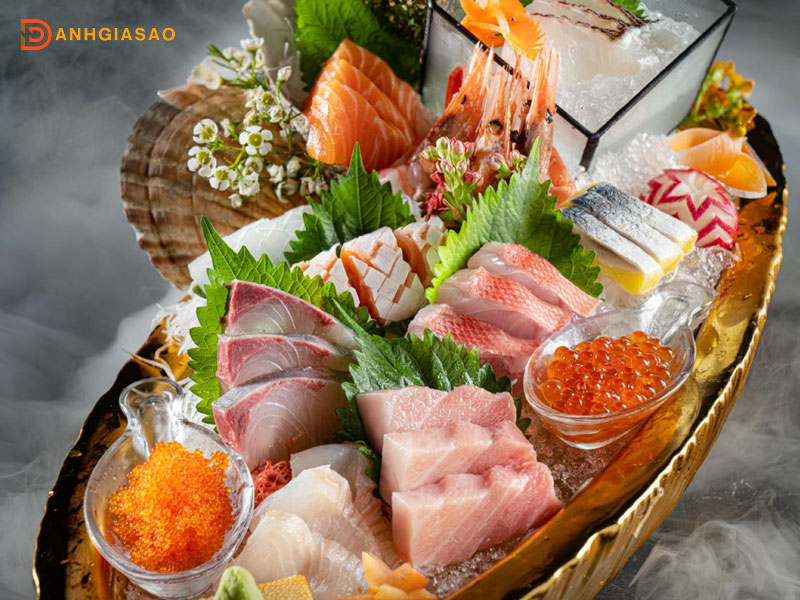 nhung-mon-an-nhat-dinh-phai-thu-trong-menu-nhan-sushi-ha-noi-danhgiasao