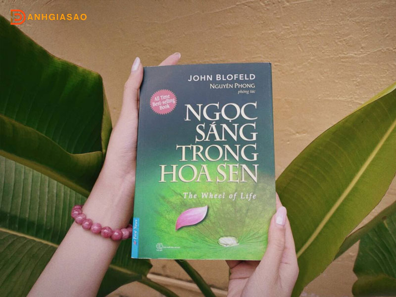 review-sach-ngoc-sang-trong-hoa-sen-john-blofeld-2-danhgiasao