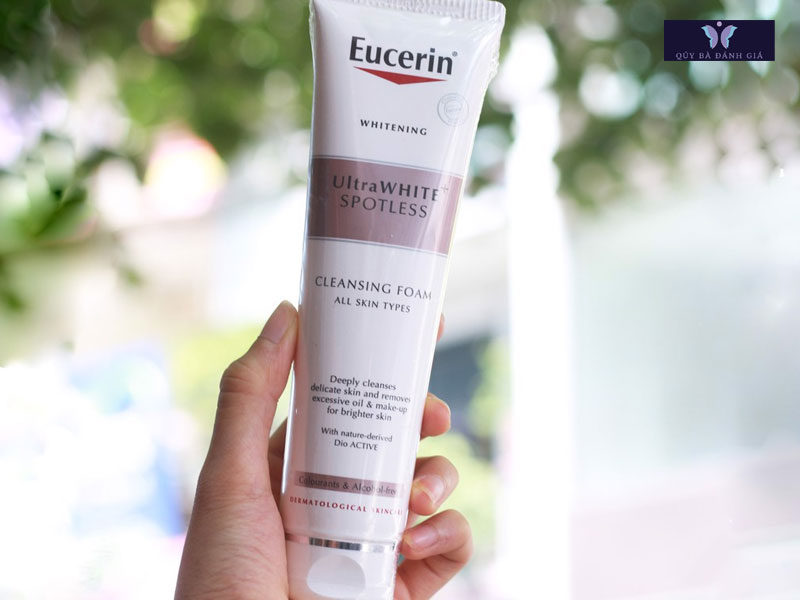 eucerin-white-therapy-clinical-cleansing-foam-danhgiasao