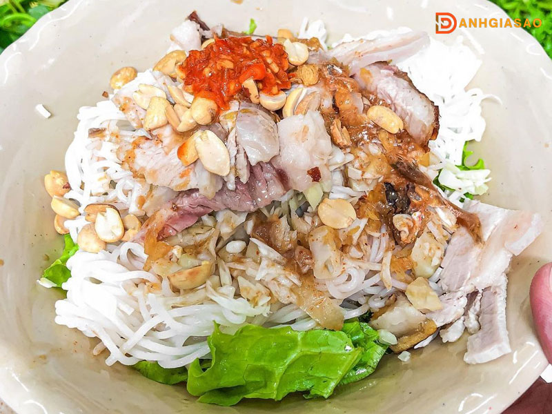 Kham-pha-menu-banh-trang-thit-heo-bi-my-danhgiasao