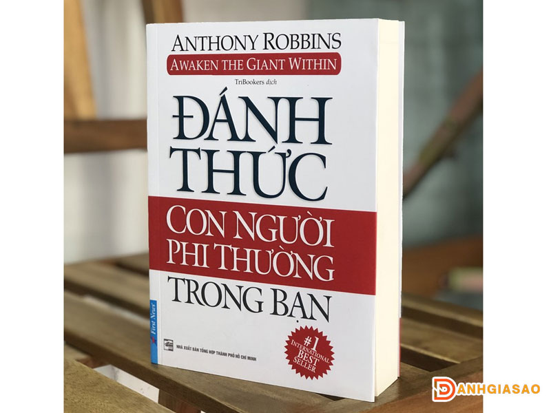 Sach-danh-thuc-con-nguoi-phi-thuong-trong-ban-danhgiasao