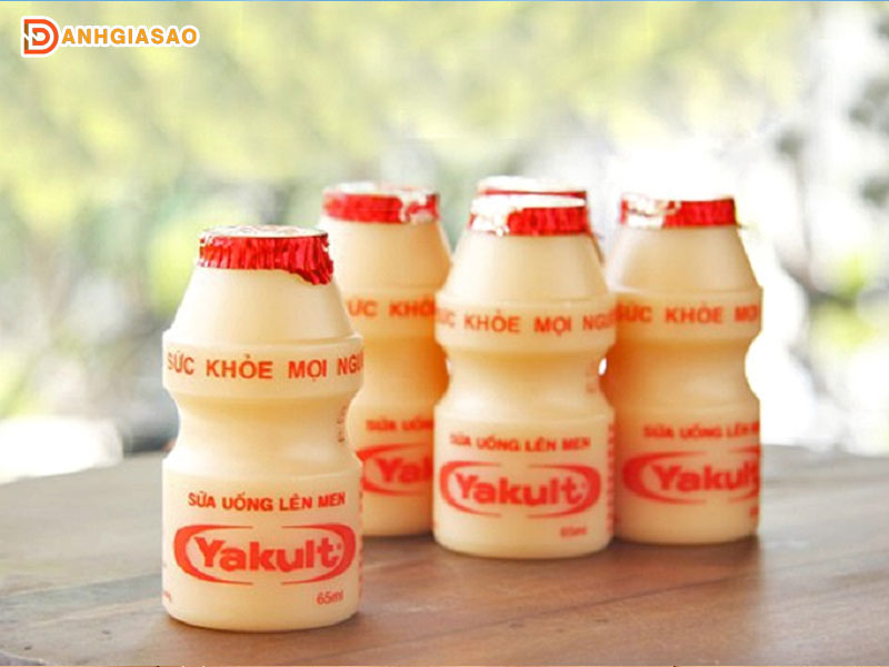 Sua-chua-uong-yakult-danhgiasao