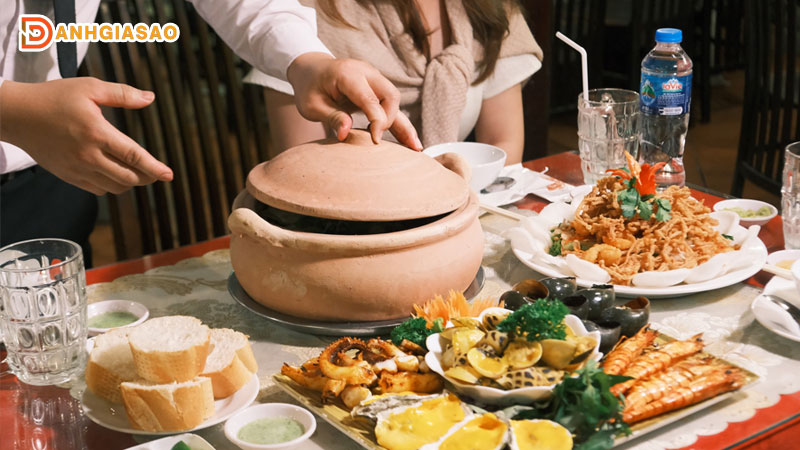 Menu-nha-hang-dat-set-trai-nghiem-huong-vi-am-thuc-ba-mien-danhgiasao