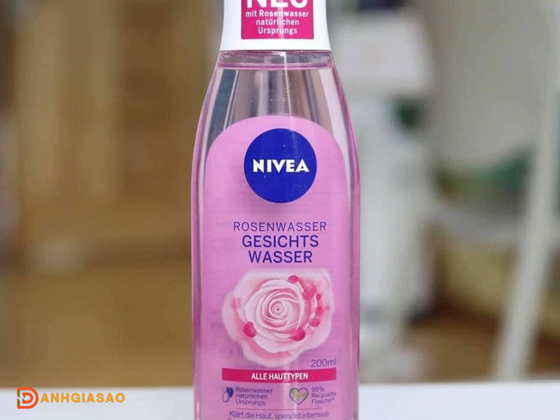 Nuoc-hoa-hong-ket-hop-tay-trang-nivea-rosenwasser-micelle-wasser-dangiasao