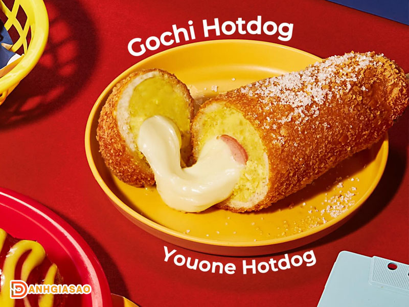 Cac-mon-best-seller-trong-menu-youone-hotdog-gochi-hotdog-danhgiasao