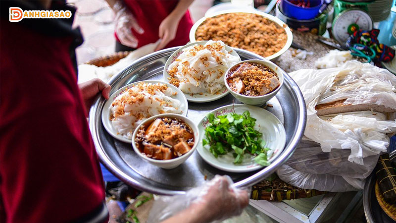 Banh-cuon-ba-hoanh-menu-quan-an-noi-tieng-lau-doi-ha-thanh-danhgiasao