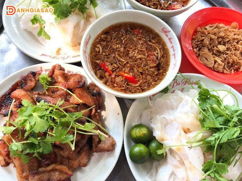 Menu-banh-cuon-ba-hoanh-da-chinh-phuc-thuc-khach-nhu-the-nao-1-danhgiasao