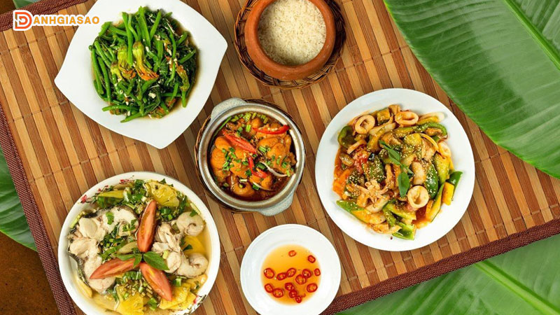 Menu-com-nieu-hoa-sua-vung-tau-dam-da-huong-vi-mien-bien-danhgiasao