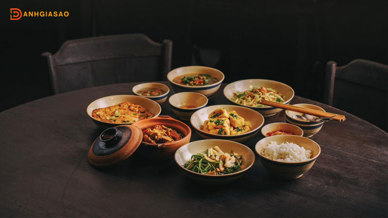 Nha-hang-tam-vi-menu-bua-com-gia-dinh-dang-cap-sao-michelin-danhgiasao