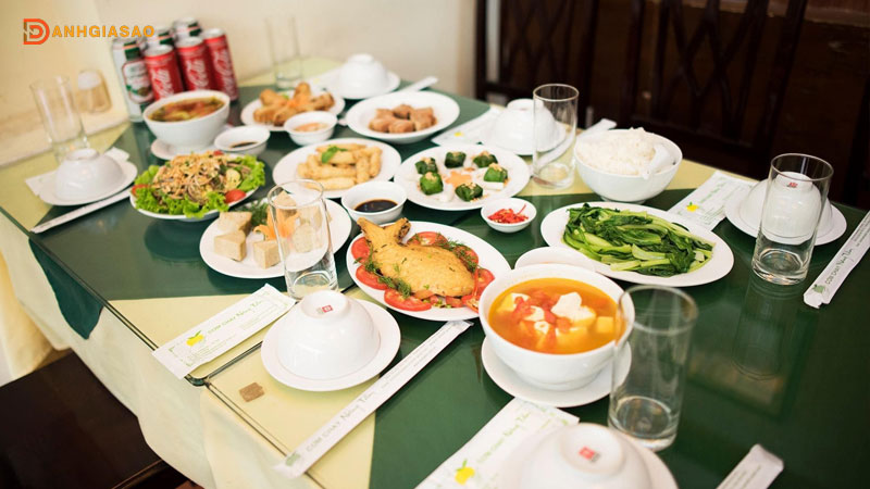 Com-chay-nang-tam-menu-nghe-thuat-am-thuc-chay-tinh-tuy-danhgiasao