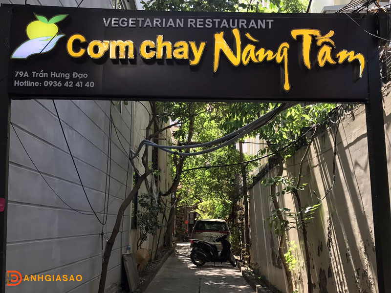 Gioi-thieu-ve-nha-hang-com-chay-nang-tam-1-danhgiasao