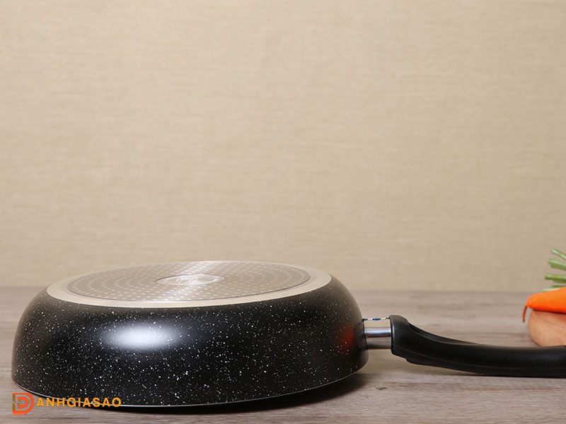 Chao-nhom-chong-dinh-van-da-day-tu-26-cm-dmx-cdd-danhgiasao