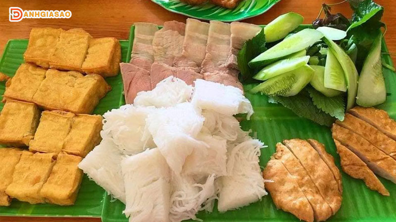 Bun-dau-cau-go-menu-mang-huong-vi-mien-bac-den-sai-gon-danhgiasao