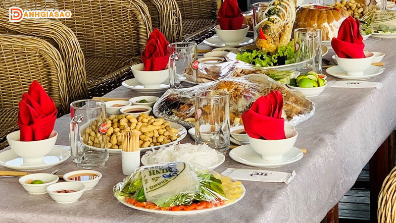 Co-gi-hap-dan-trong-menu-nha-hang-noi-ttc-ben-tre-danhgiasao