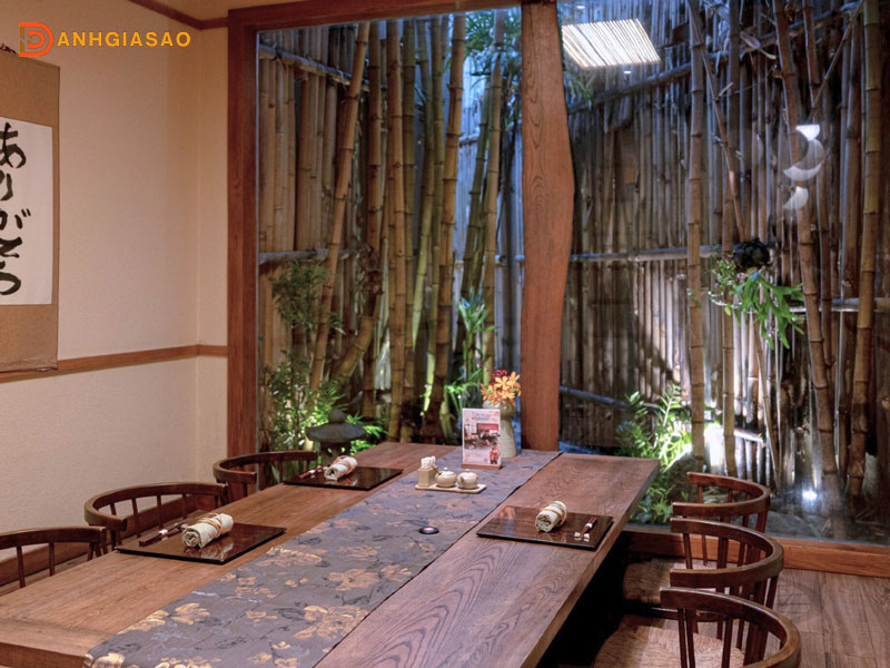 Khong-gian-nha-hang-yen-sushi-premium-danhgiasao