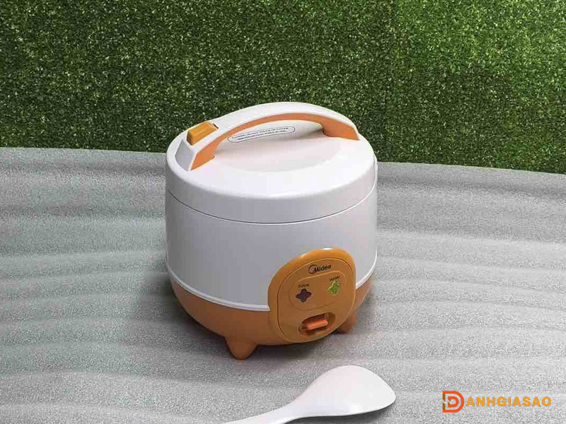 Noi-com-nap-gai-midea-06-lit-mr-cm06sd-danhgiasao