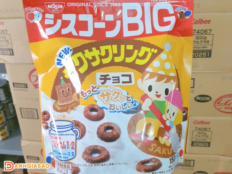 Ngu-coc-an-sang-nissin-donut-chocolate-danhgiasao