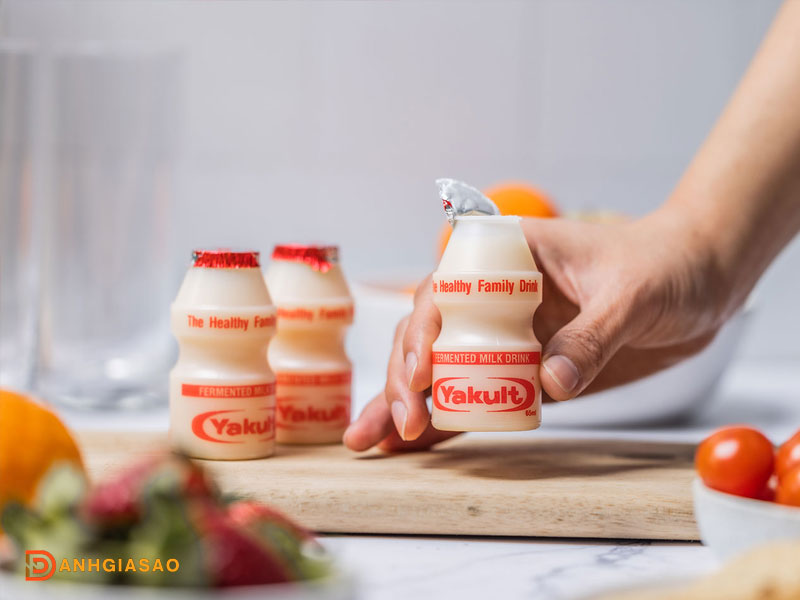 Cach-su-dung-sua-chua-uong-yakult-danhgiasao