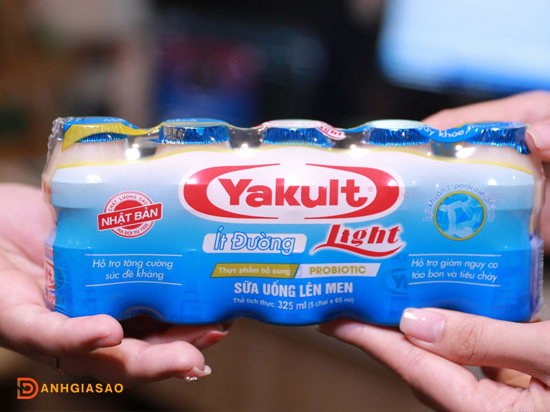 Co-nen-mua-sua-chua-uong-yakult-khong-danhgiasao