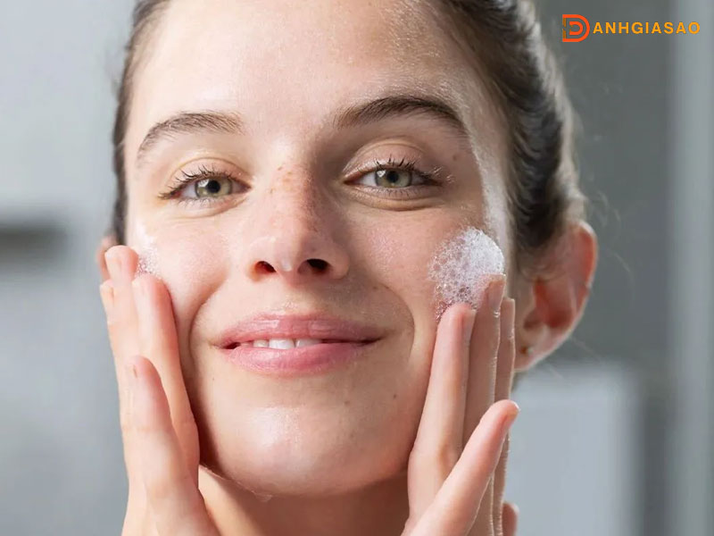 Luu-y-khi-dung-sua-rua-mat-chong-lao-hoa-da-danhgiasao