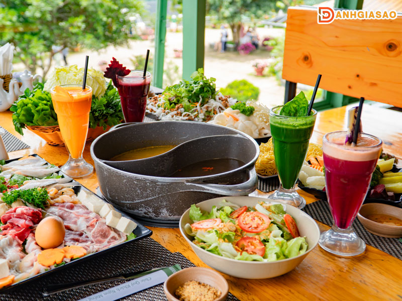 Diem-dac-biet-trong-menu-buffet-rau-leguda-danhgiasao