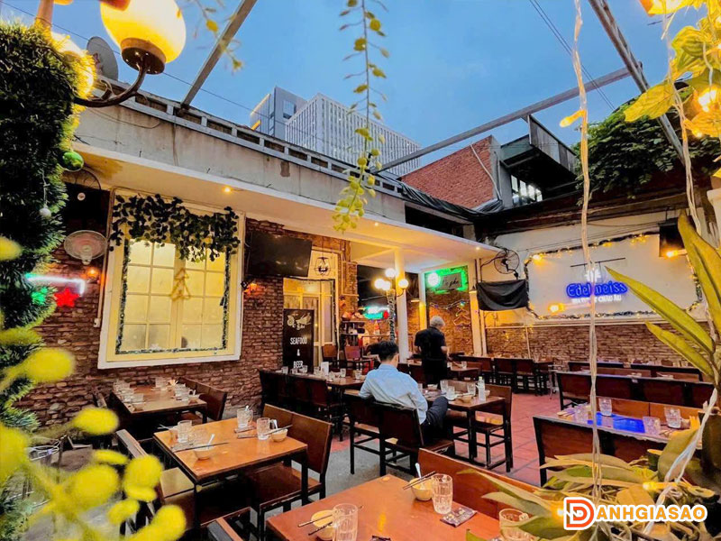 Kham-pha-khong-gian-quan-oc-ghe-danhgiasao