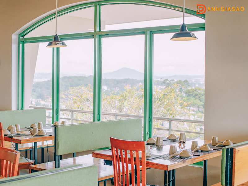 Khong-gian-am-cung-tren-dinh-doi-robin-danhgiasao