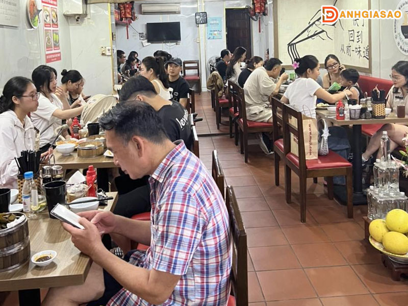 Khong-gian-va-trai-nghiem-dich-vu-danhgiasao