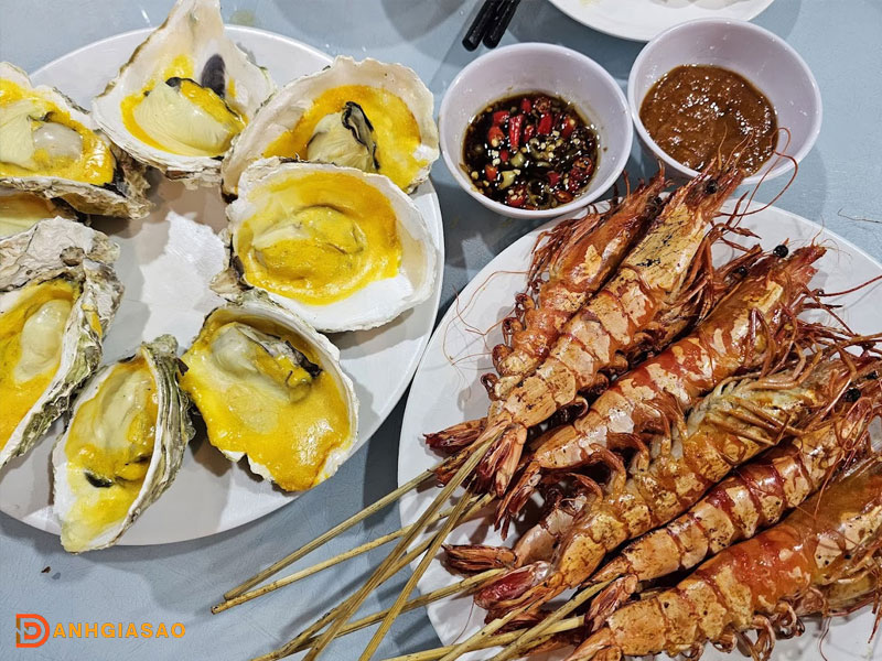 Menu-da-dang-tron-ven-vi-ngon-tu-bien-ca-danhgiasao