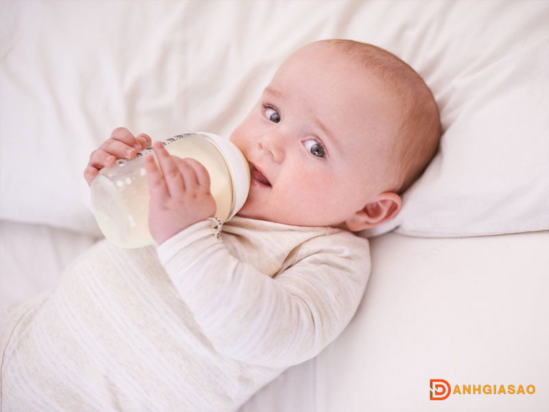 Sua-mat-cho-tre-tao-bon-la-gi-co-cong-dung-nhu-the-nao-danhgiasao