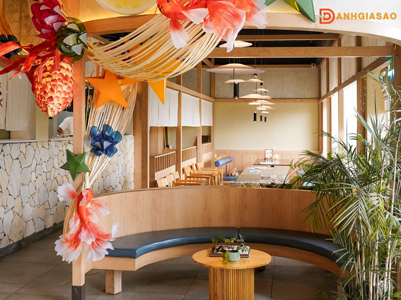 Khong-gian-va-phong-cach-phuc-vu-danhgiasao