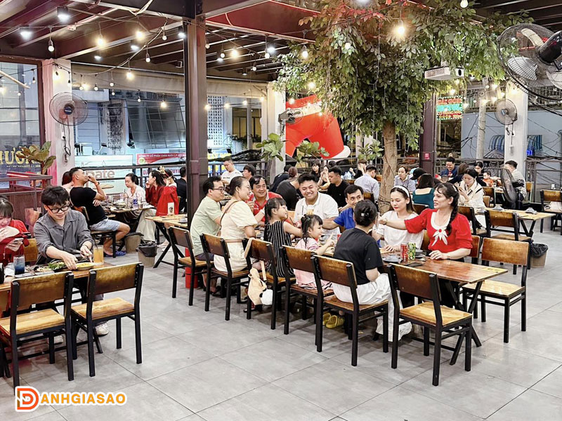 Khong-gian-va-phong-cach-phuc-vu-danhgiasao