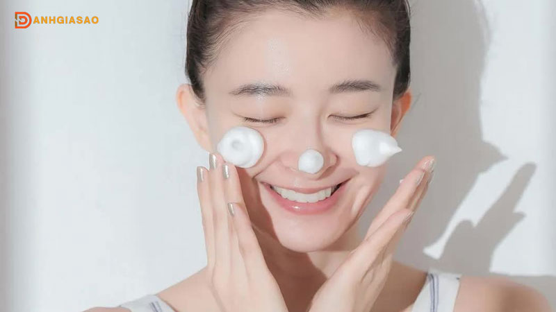 Top-5-sua-rua-mat-cho-tuoi-day-thi-an-toan-lanh-tinh-danhgiasao