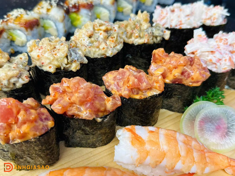 Kham-pha-menu-da-dang-chuan-huong-vi-nhat-ban-danhgiasao