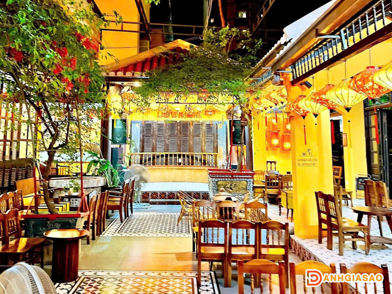 Khong-gian-quan-am-cung-goi-nho-hon-que-xu-quang-danhgiasao