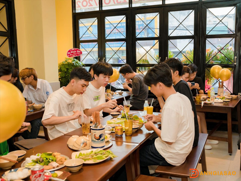 Khong-gian-rong-rai-thoang-mat-cho-moi-thuc-khach-danhgiasao