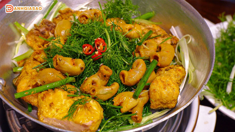 Nha-hang-ngu-pho-menu-huong-vi-cha-ca-ha-noi-chuan-goc-danhgiasao