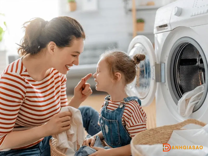 Vi-sao-nen-dung-nuoc-giat-rieng-cho-be-danhgiasao