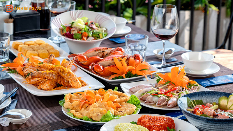 Nha-hang-ngoc-phuong-nam-menu-huong-vi-hai-san-tuoi-ngon-danhgiasao