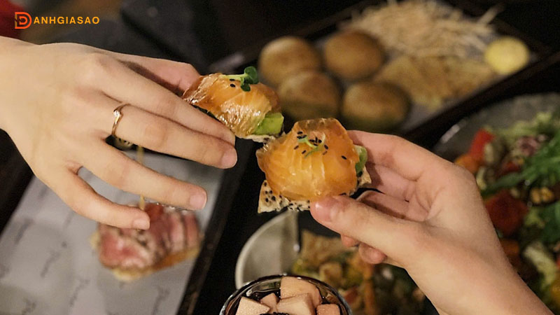 Nha-hang-pincho-menu-su-ket-hop-doc-dao-cua-tapas-va-do-uong-danhgiasao