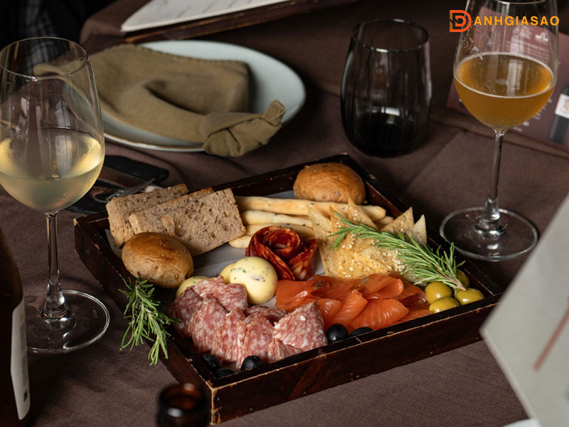 Pincho-menu-thuong-thuc-tapas-va-do-uong-chuan-vi-tay-ban-nha-1-danhgiasao