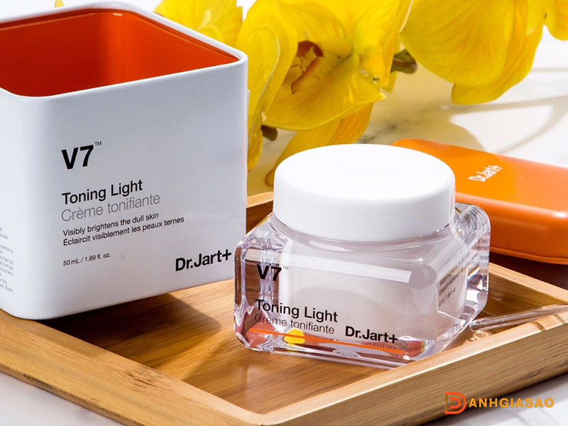 Tieu-chi-lua-chon-kem-duong-trang-cho-da-dau-mun-danhgiasao