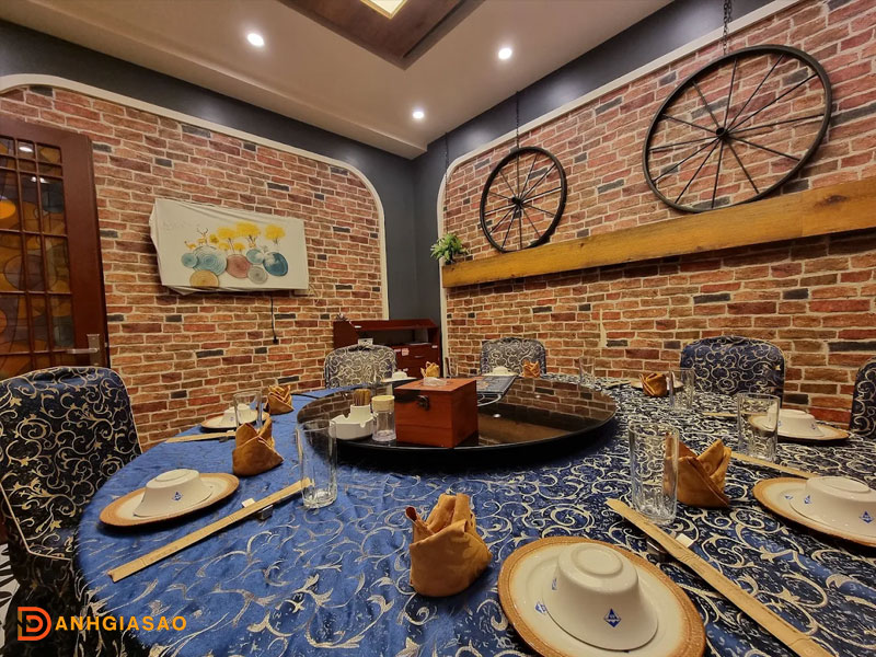 Khong-gian-an-tuong-cua-nha-hang-vinh-bac-bo-danhgiasao