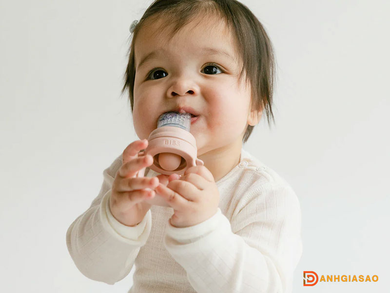 Me-co-nen-mua-tui-nhai-an-dam-cho-be-khong-danhgiasao