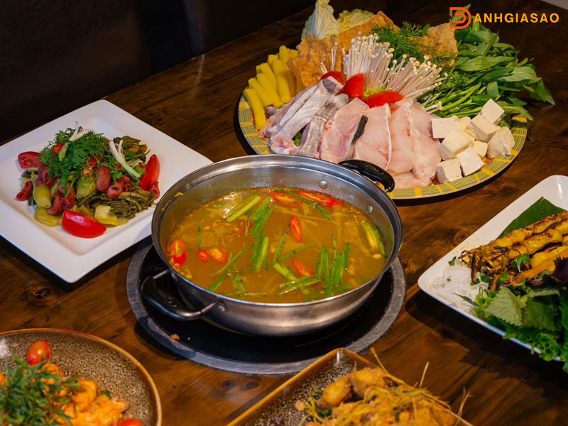 Nhung-mon-an-noi-bat-trong-menu-goc-ha-noi-1-danhgiasao